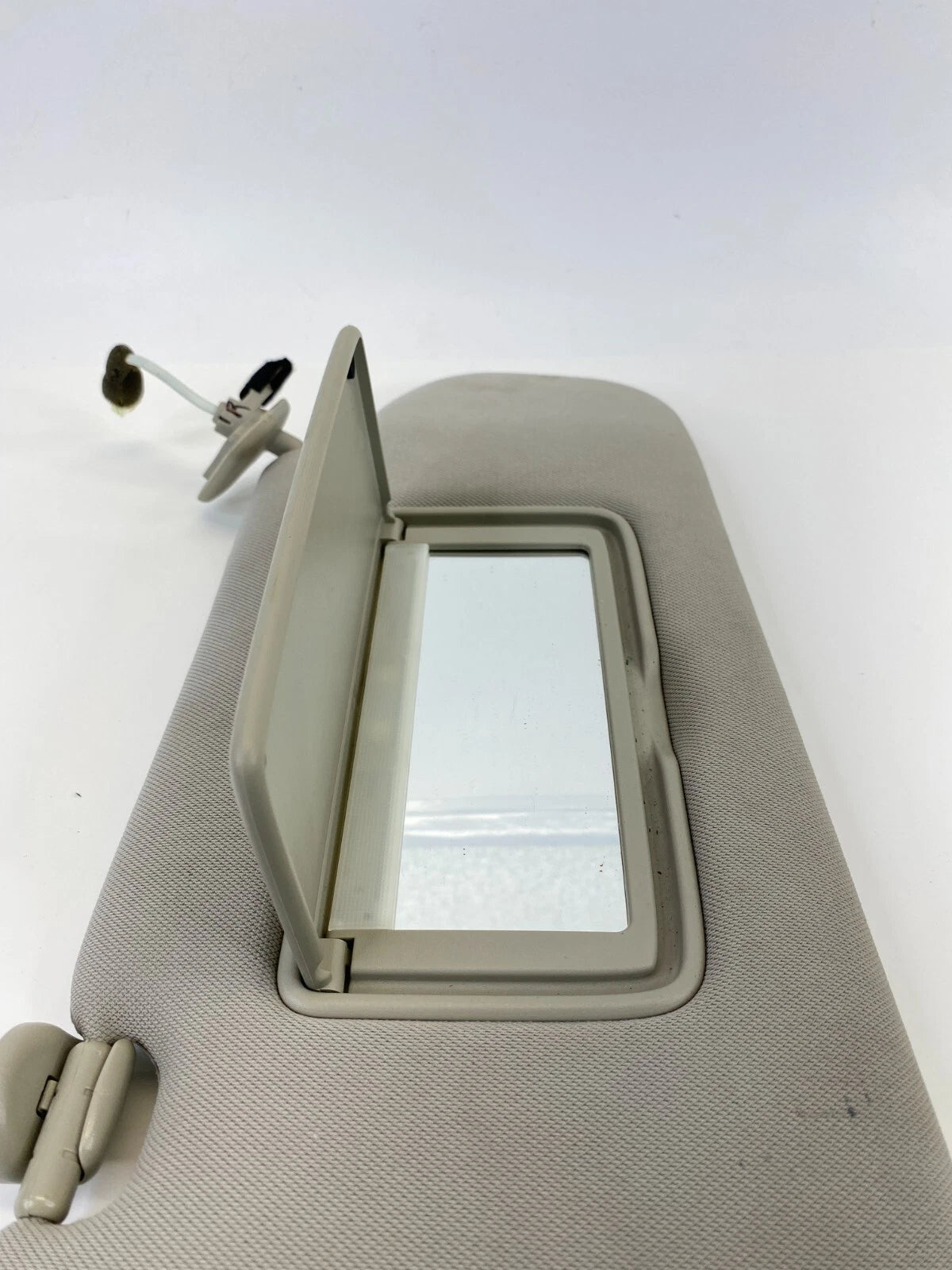 2007 2008 INFINITI FX35 FRONT RIGHT PASSENGER SIDE SUNVISOR SUN VISOR SHADE OEM