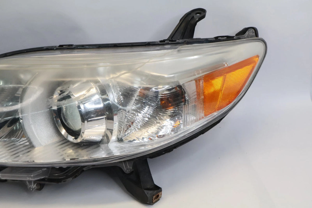 2011-2014 TOYOTA SIENNA LEFT DRIVER SIDE HID XENON HEADLIGHT HEAD LAMP ASSY OEM