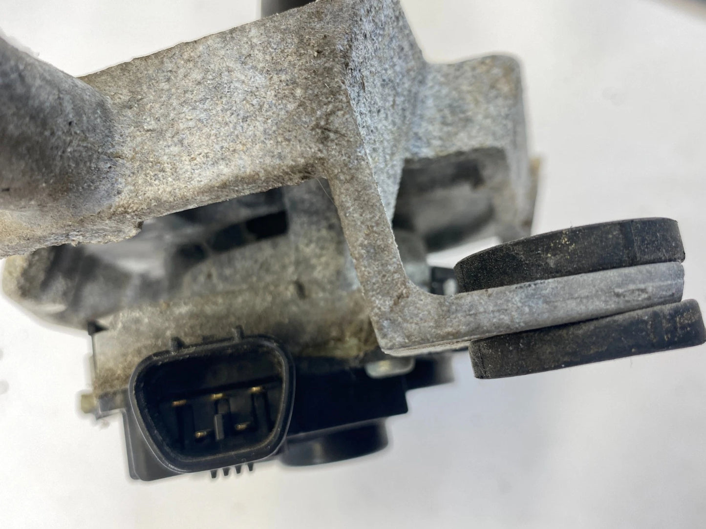 2007-2013 MITSUBISHI OUTLANDER FRONT WINDSHIELD WIPER MOTOR W/ LINKAGE OEM