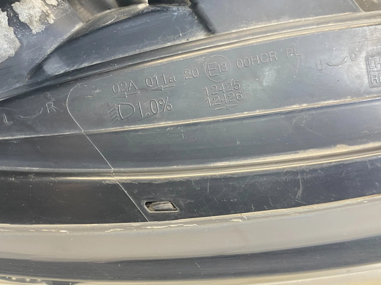 2010-2013 KIA FORTE SEDAN RIGHT PASSENGER SIDE HEADLIGHT LAMP OEM 92102-1MXXX