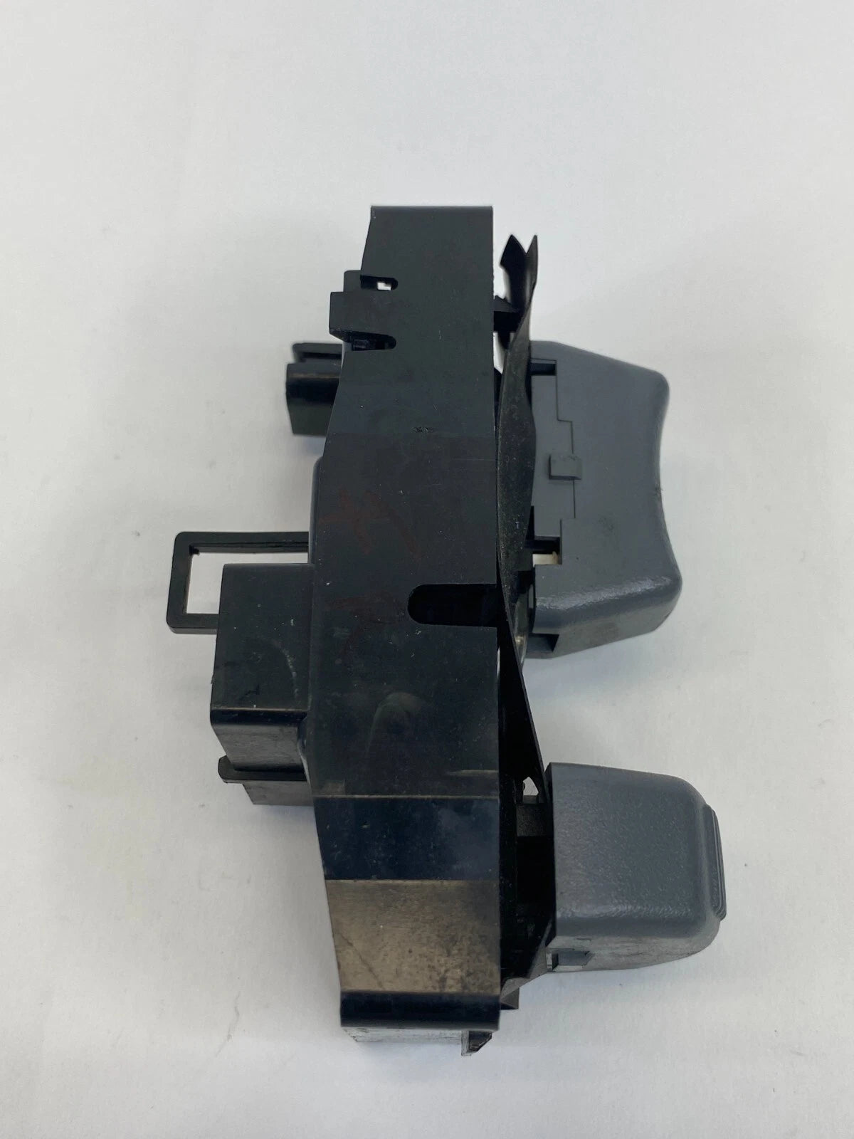 1995-2000 TAHOE YUKON FRONT RIGHT PASSENGER DOOR LOCK & WINDOW SWITCH J12M-8015