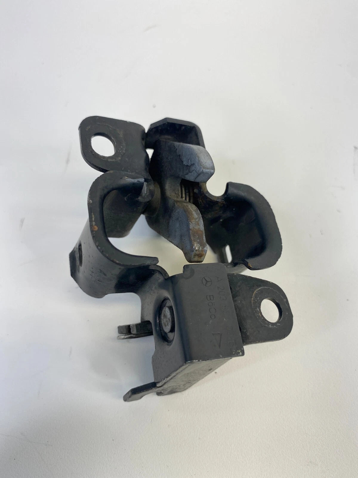 2003-2006 MERCEDES-BENZ E500 FRONT HOOD SIDE LOCK LATCH STRIKER A2038800060 OEM