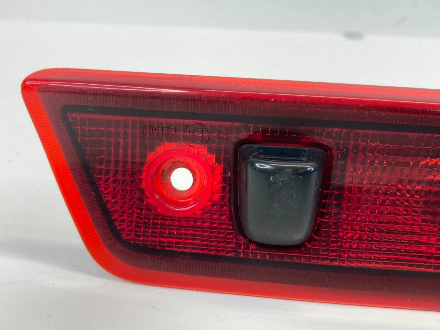 2005-2010 JEEP GRAND CHEROKEE THIRD CENTER HIGH MOUNTED STOP LAMP LEN 55156389AC