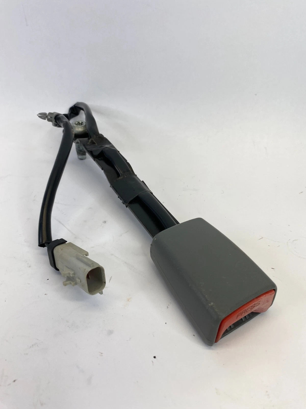 2005-2007 JEEP LIBERTY FRONT LEFT DRIVER SIDE SEAT BELT BUCKLE RECEPTACLE OEM