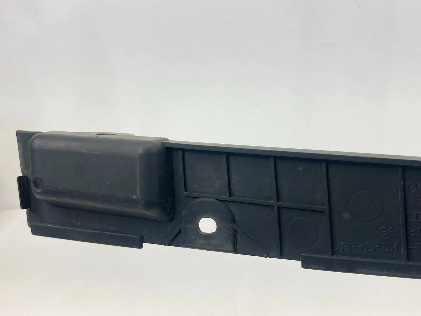2009-2011 CHEVROLET AVEO5 FRONT BUMPER UPPER RETAINER PANEL COVER 96813745 OEM