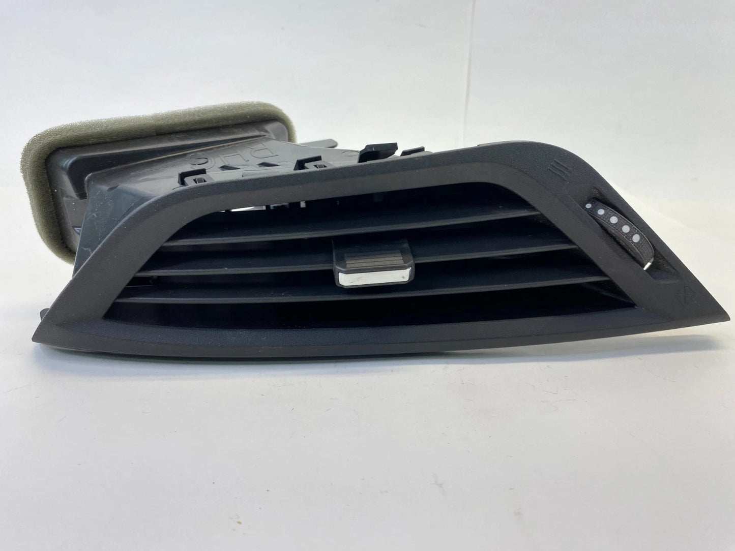 10-17 CHEVROLET EQUINOX DASH CENTER RIGHT SIDE A/C AIR VENT GRILLE 2880746 OEM