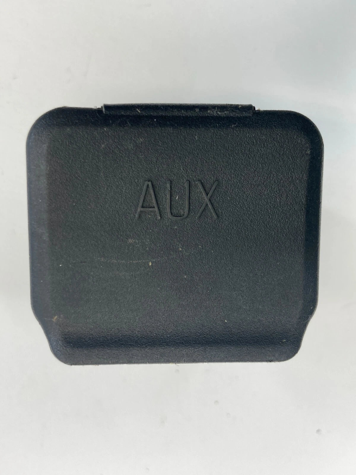 2010 GMC ACADIA CENTER CONSOLE USB AUX IN JACK INPUT PORT ADAPTER 20757329 OEM