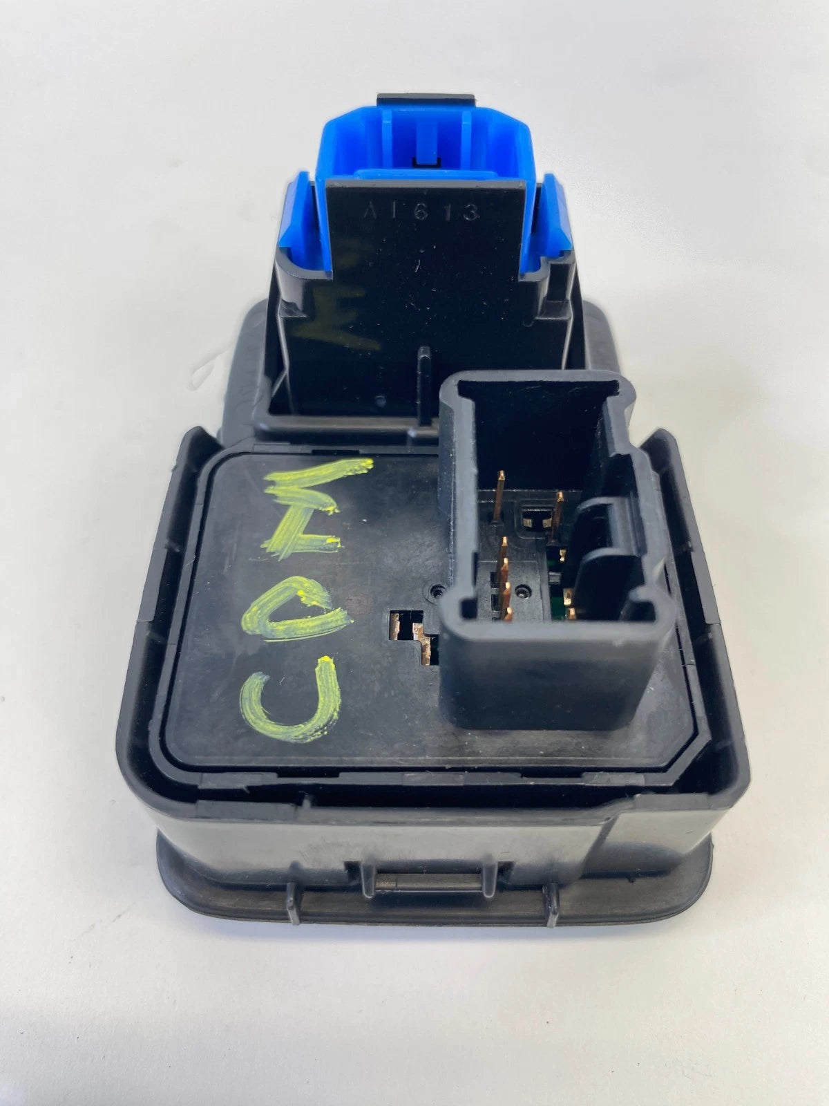 2007-2011 HONDA CR-V POWER MIRROR CONTROL SWITCH AND VSA OFF BUTTON BEZEL OEM