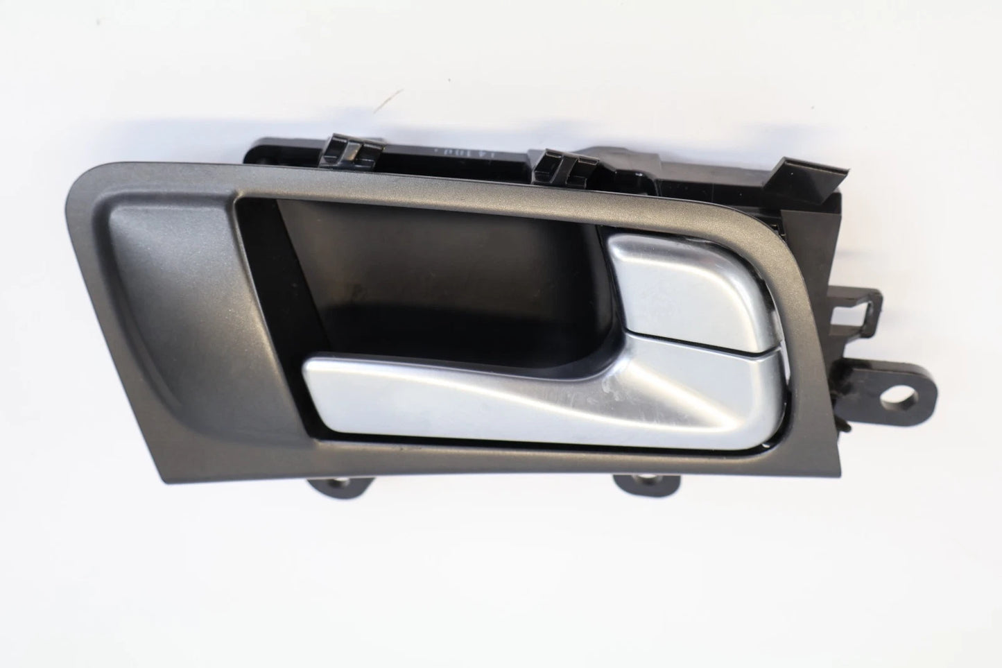 2014-2016 KIA OPTIMA FRONT RIGHT SIDE INNER DOOR HANDLE W/ BEZEL 2469953CRP OEM