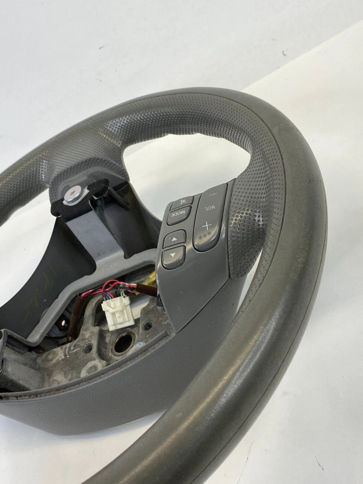 2004-2006 MAZDA MPV STEERING WHEEL W/ AUDIO & CRUISE CONTROL SWITCHES OEM