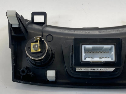2013-2017 Hyundai Elantra GT Center Dash Auxiliary USB Jack W/ Trim Bezel Assy
