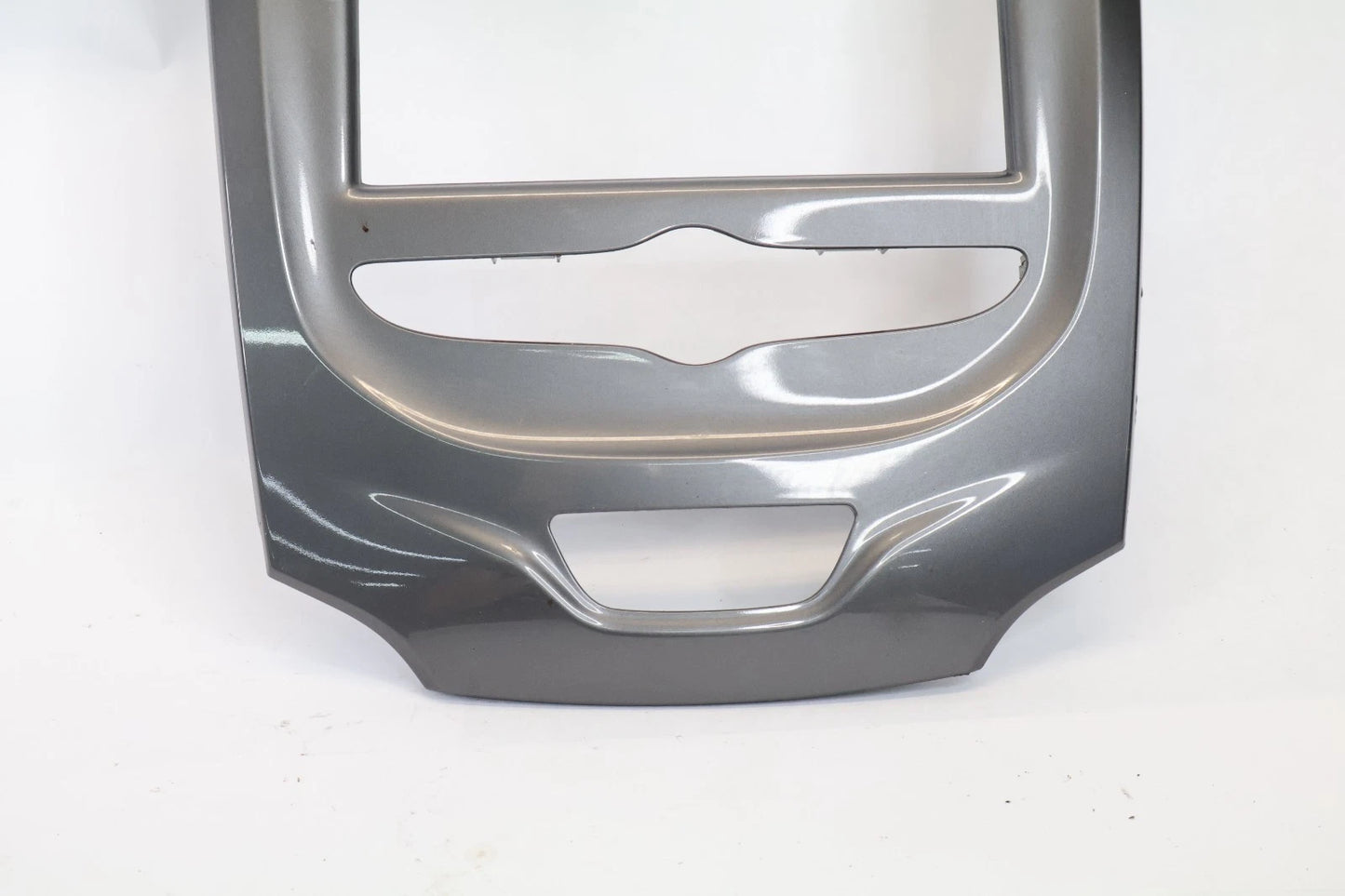 16-19 CHEVROLET CRUZE CENTER DASH RADIO BEZEL TRIM PANEL SURROUND OEM 84068492