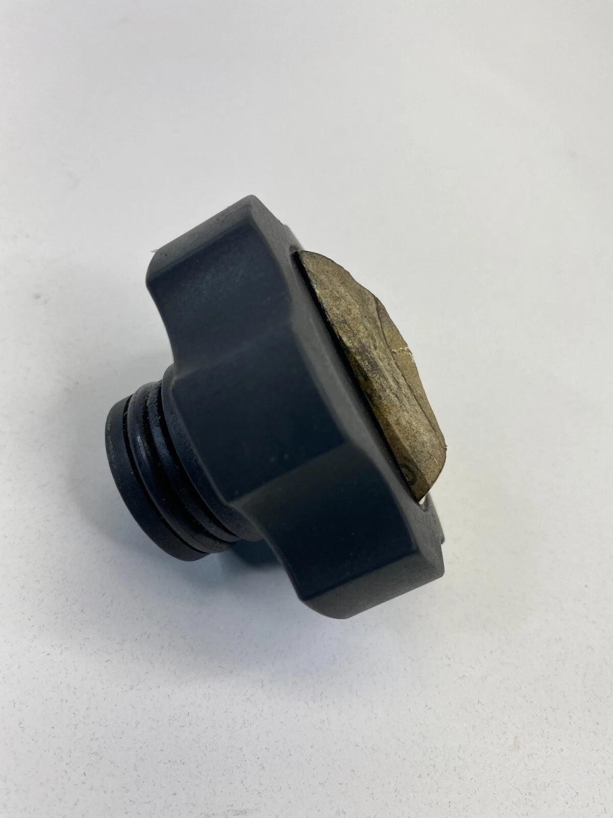 2006-2009 PONTIAC TORRENT ENGINE RADIATOR COOLANT FLUID RECOVERY CAP COVER