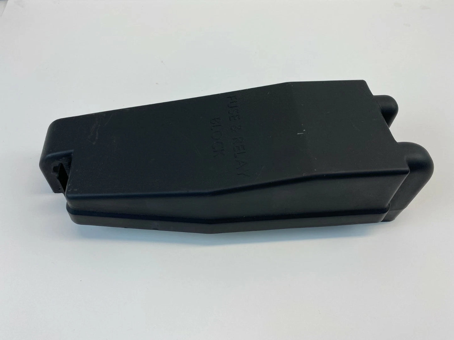 2007 2008 HYUNDAI ENTOURAGE ENGINE FUSE RELAY BOX UPPER COVER JUNCTION BLOCK OEM