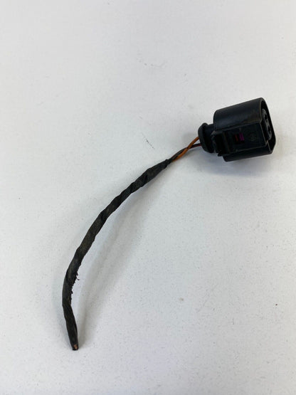 1998-2000 Volkswagen New Beetle Hatchback Right Cruice Light Wiring Connector