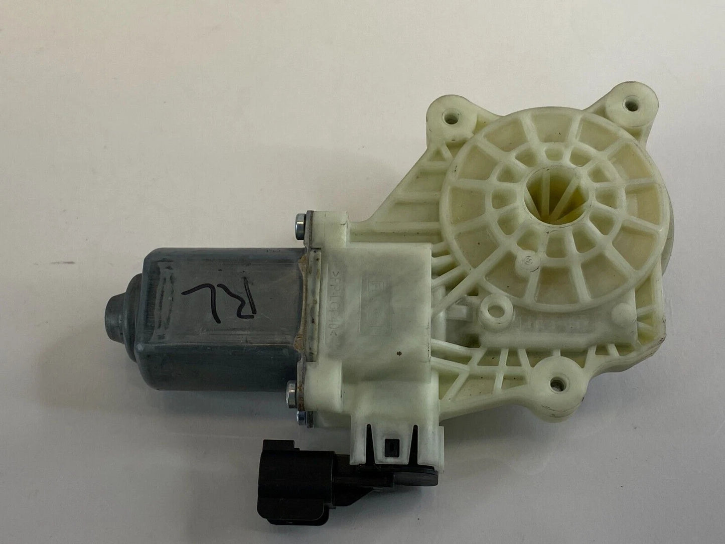 2012-2018 FORD FOCUS REAR LEFT SIDE DOOR WINDOW MOTOR RR LH CM51-A27001AC 2 PINS