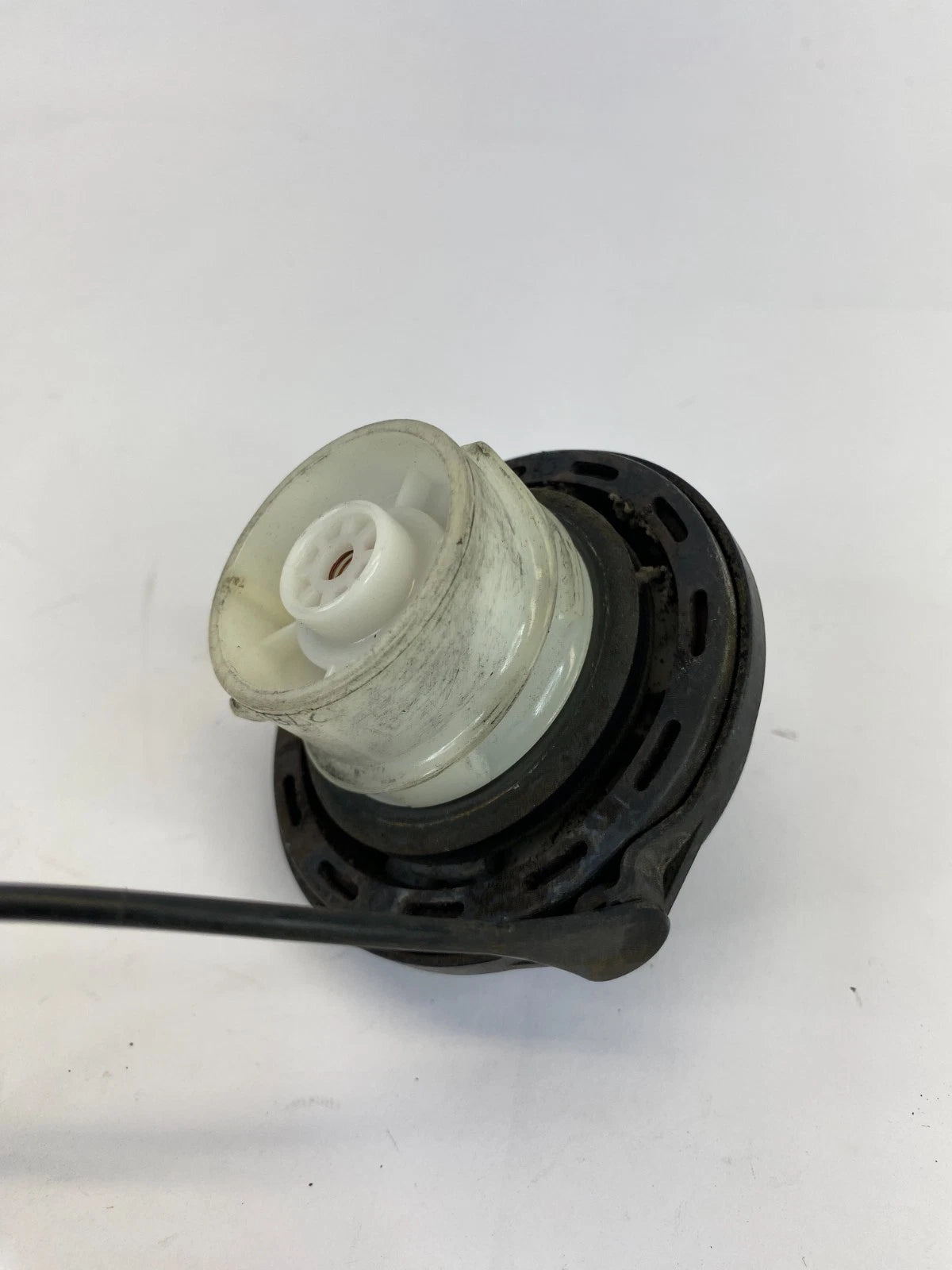 2007-2023 HYUNDAI SONATA 2007-2010 SANTA FE REAR FUEL TANK FILLER GAS CAP OEM