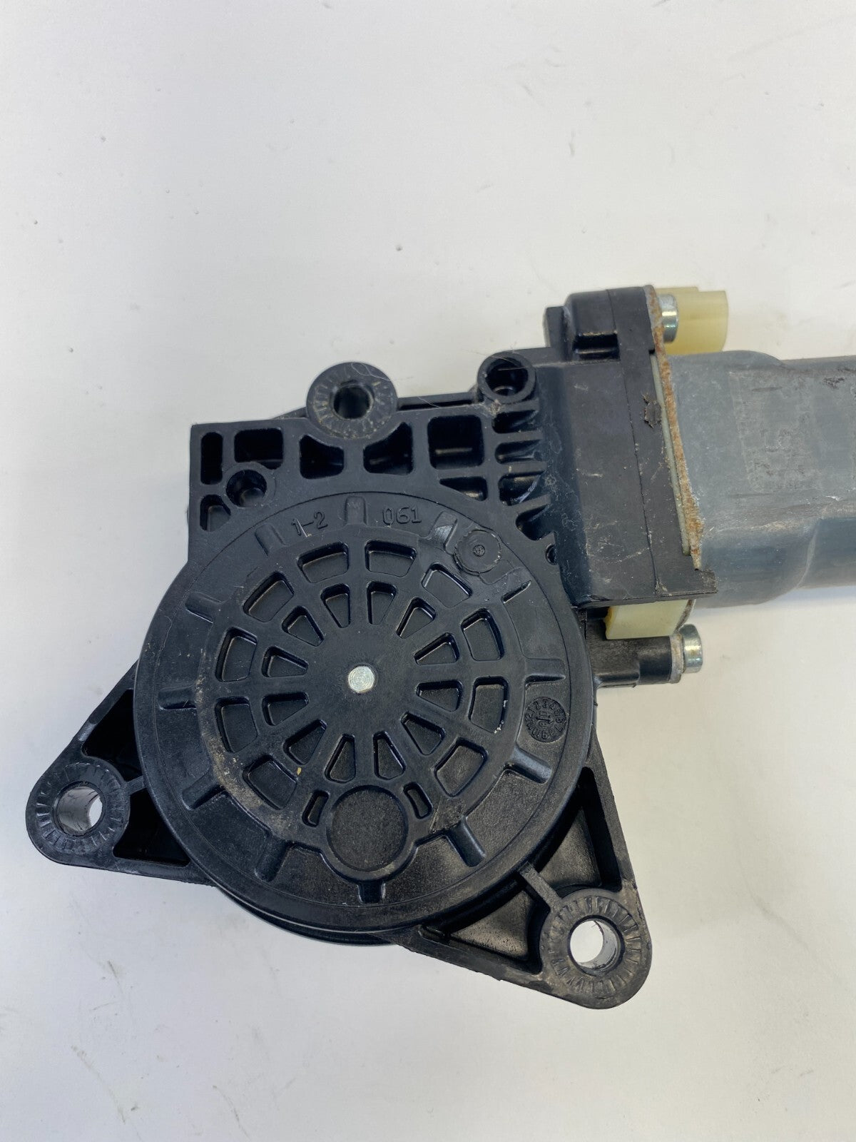 2009 2010 2011 Kia Borrego Front Left Side Door Power Window Motor OEM