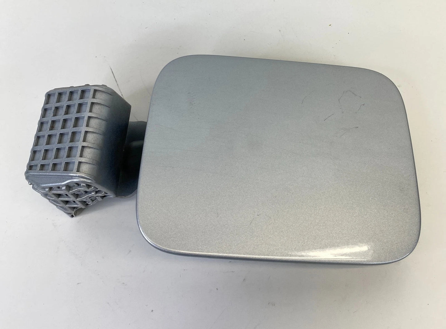 2015-2019 HYUNDAI SONATA FUEL FILLER GAS TANK LID DOOR COVER 69510-C2000 OEM