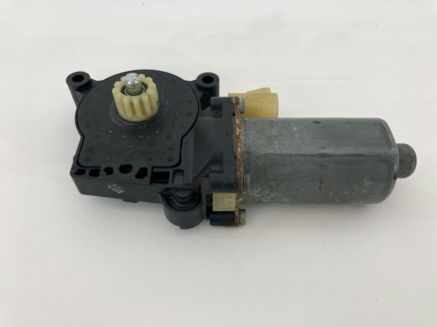 2000-2005 Chevrolet Impala Front Left Driver Side Door Window Motor CM090930B