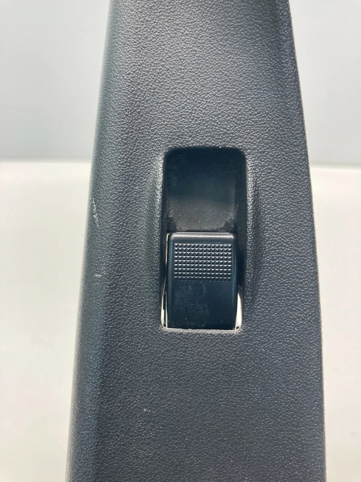 03-05 MAZDA 6 MAZDA6 FRONT PASSENGER SIDE WINDOW CONTROL SWITCH BEZEL GK2E684L1