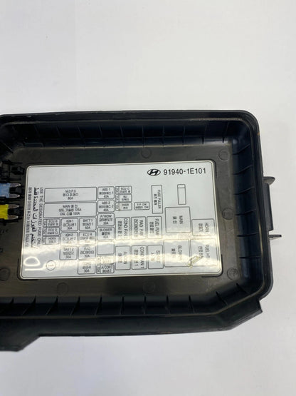 2006-2011 HYUNDAI ACCENT 1.6L ENGINE FUSE RELAY BOX BLOCK COVER 91940-1E101 OEM