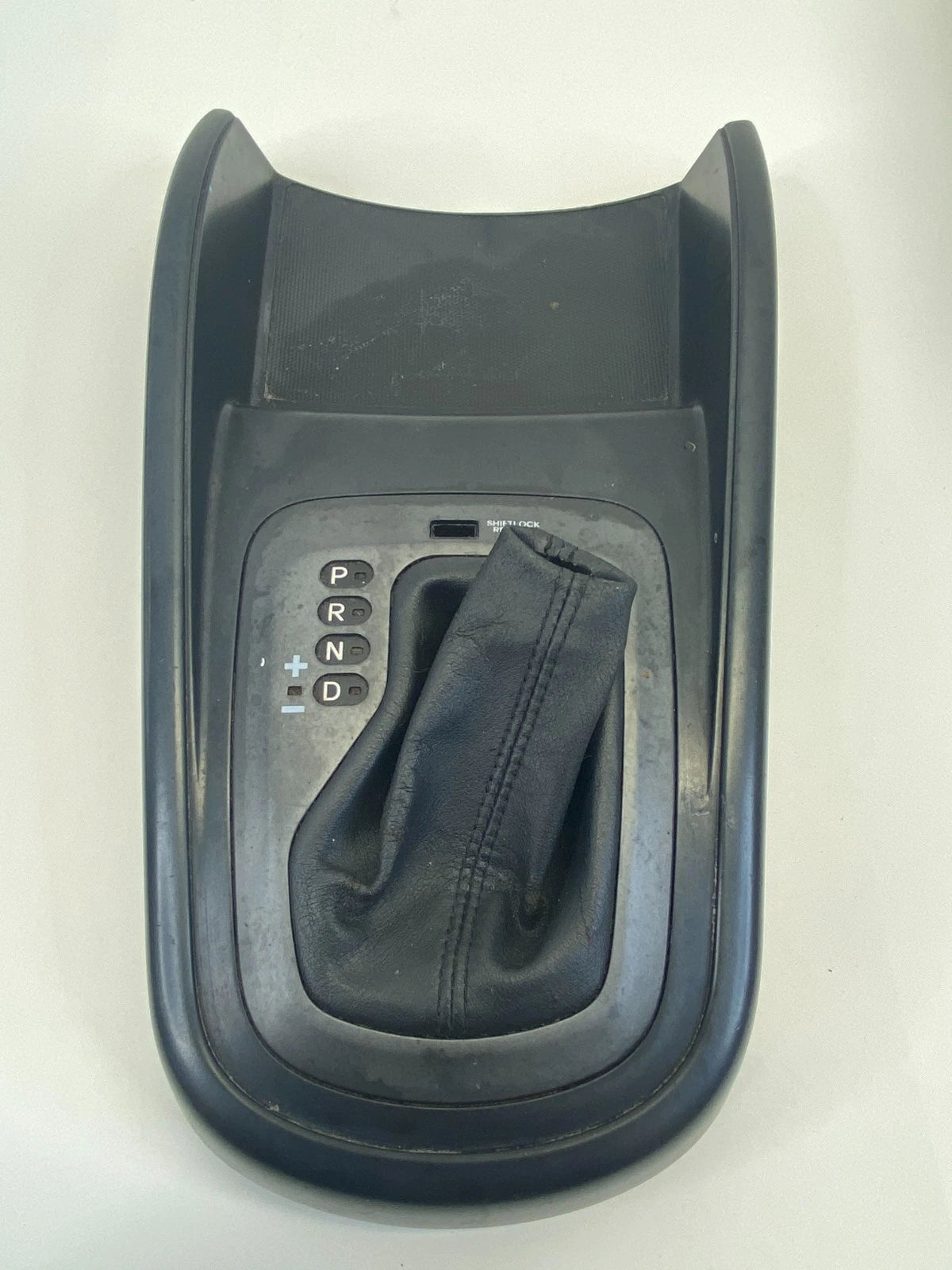 10 11 KIA SOUL AUTOMATIC GEAR SHIFTER BEZEL CENTER CONSOLE TRIM OEM 84651-2K510