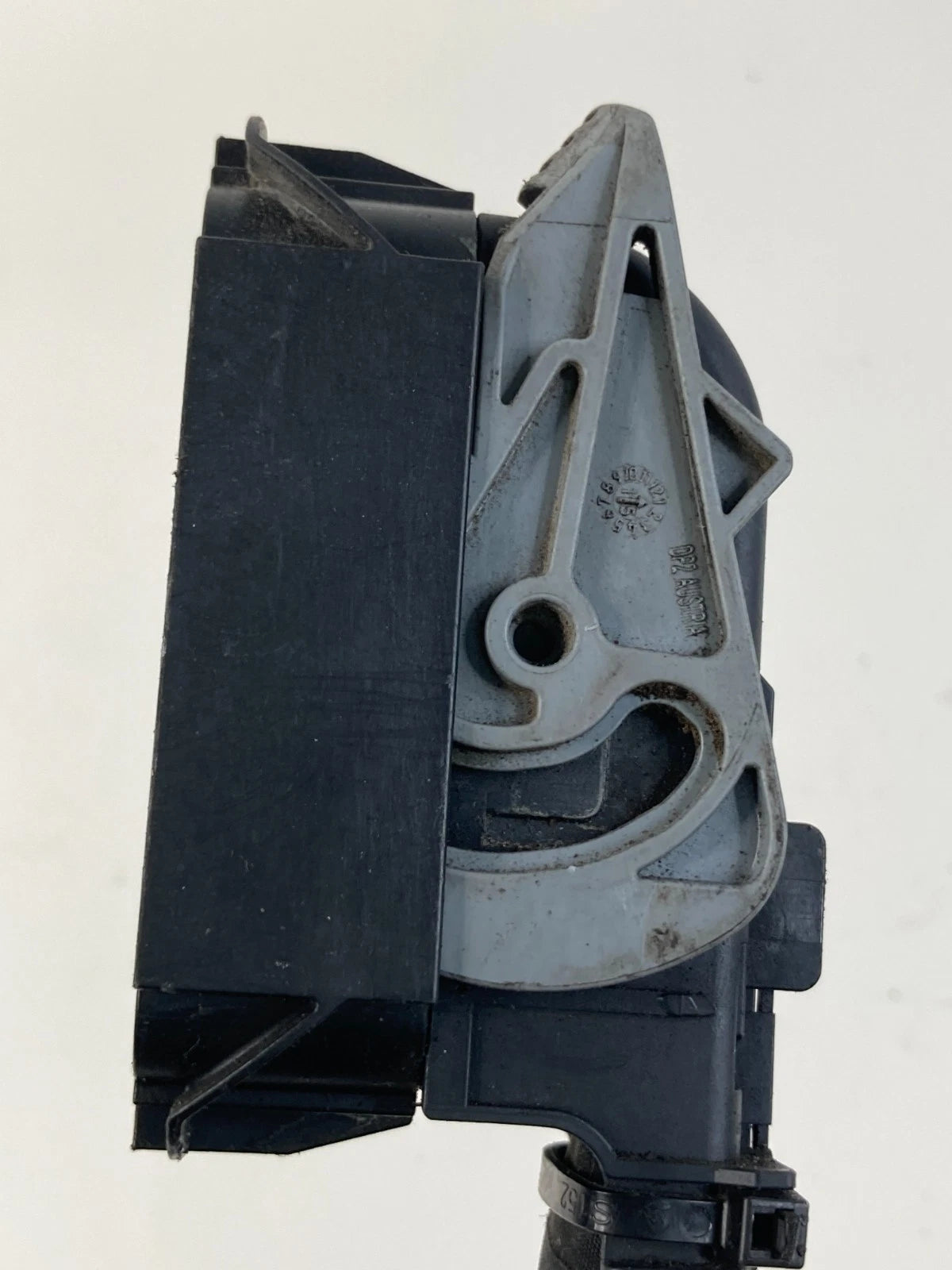 2015 CHRYSLER 200 2.4L AT ABS ANTI LOCK BRAKE PUMP CONNECTOR PLUG OEM