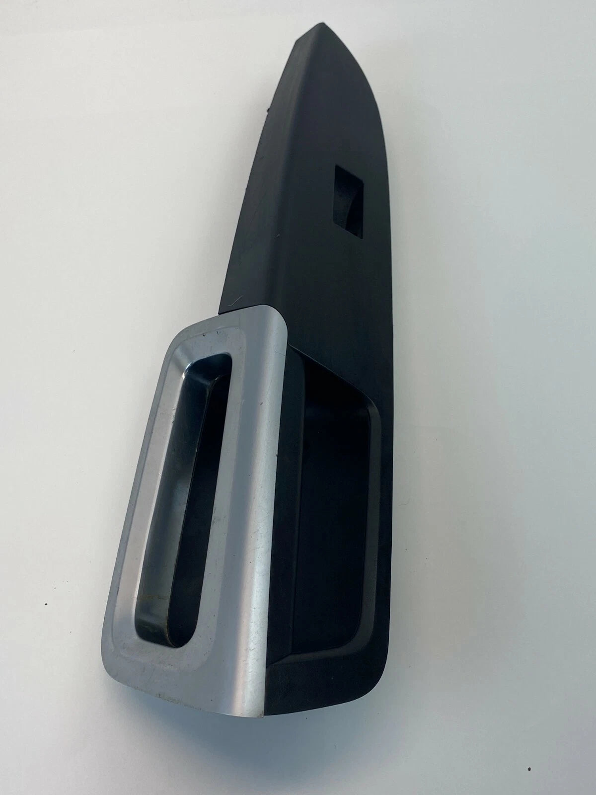 2008-2010 SATURN VUE REAR RIGHT DOOR WINDOW SWITCH BEZEL TRIM ASSY OEM