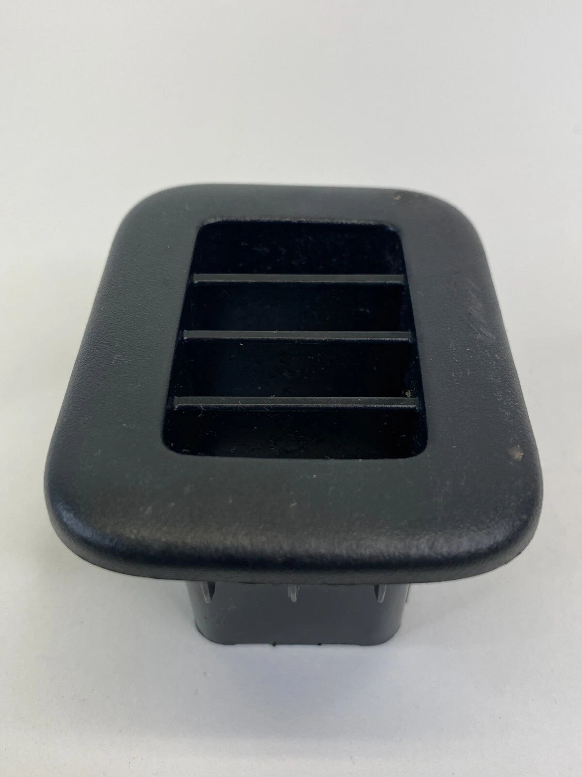2009-2012 CHEVY TRAVERSE LOWER CENTER CONSOLE AIR VENT DUCT GRILL OUTLET OEM