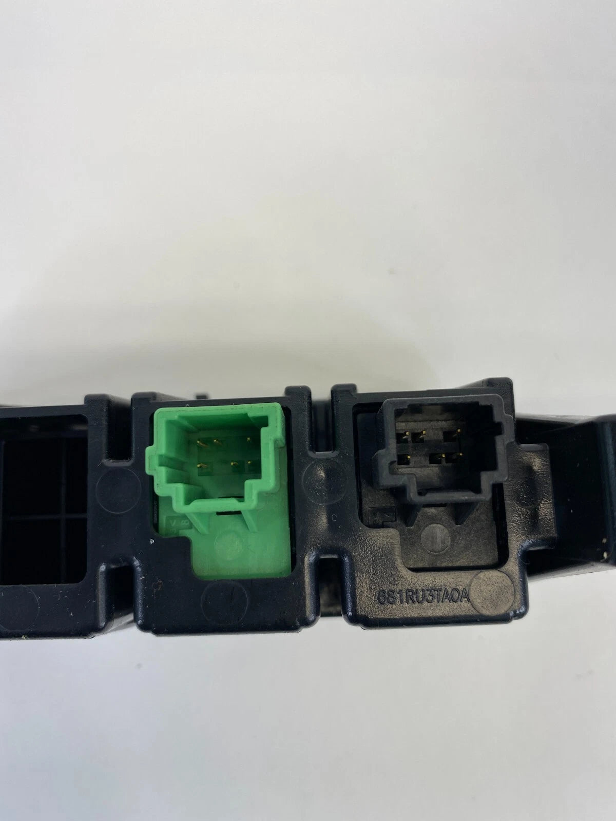 13-18 NISSAN ALTIMA TRACTION & TRUNK LID BUTTON CONTROL SWITCH 681RU3TA0A OEM