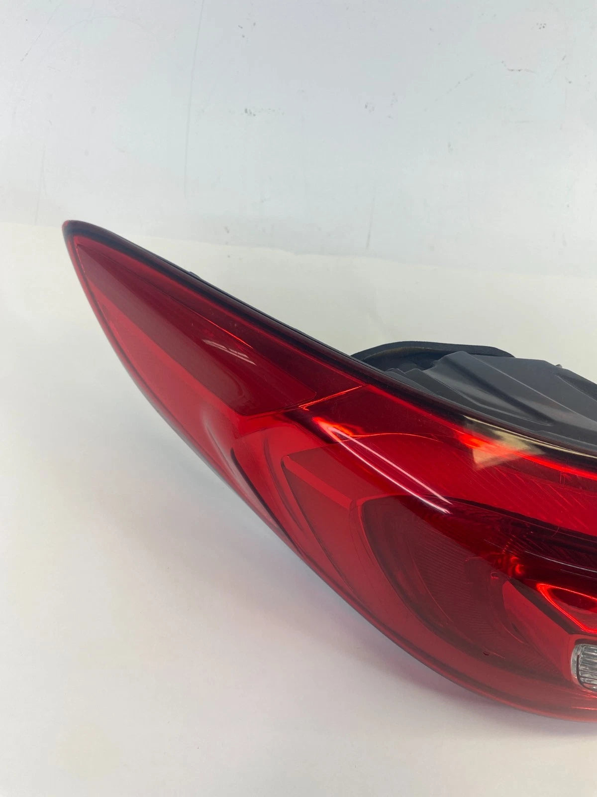 2015-2017 HYUNDAI SONATA LEFT OUTER QUARTER TAIL LIGHT TAILLIGHT 92401-C2000 OEM