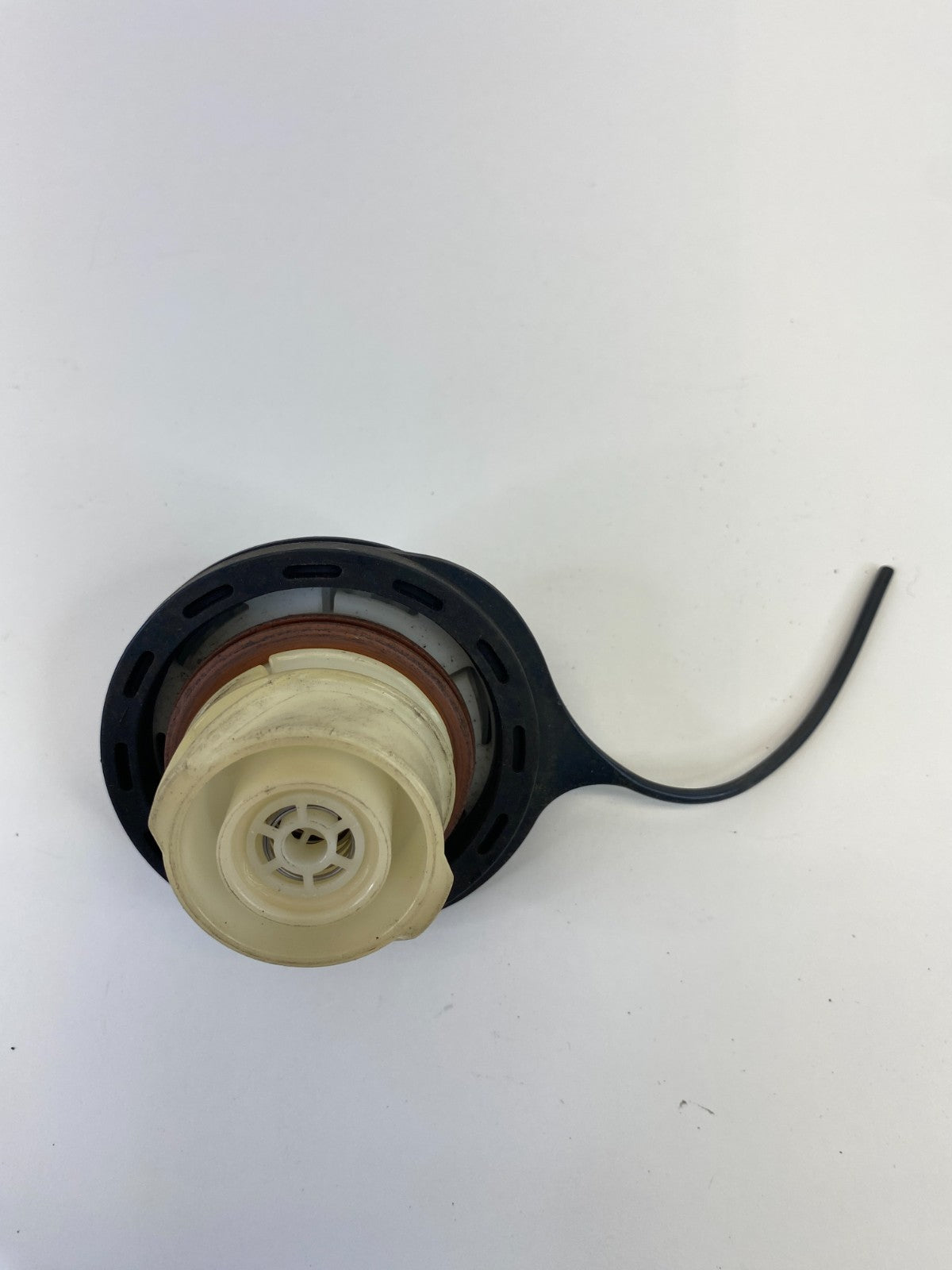 2005-2008 Ford Escape 2005-2008 Mariner 2.3L L4 Fuel Tank Filler Gas Cap Cover