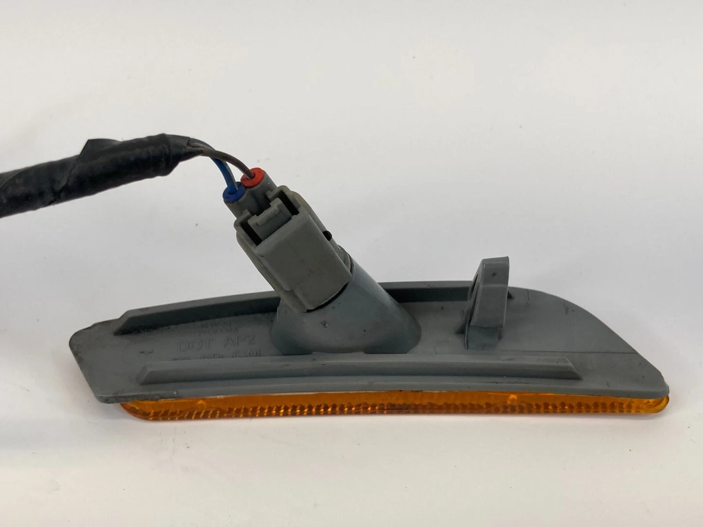 2003-2007 CADILLAC CTS FRONT RIGHT SIDE BUMPER SIDE MARKER LIGHT LAMP ASSY OEM