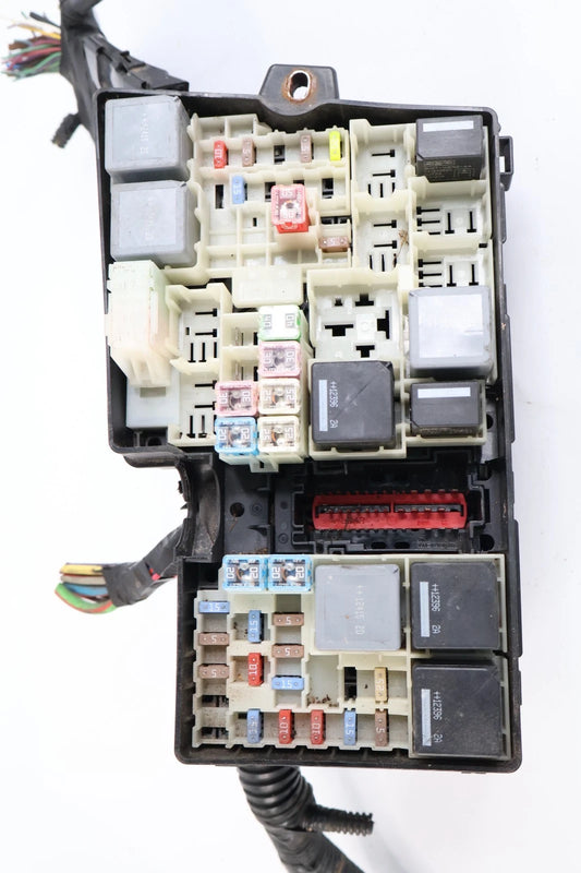 2013-2016 FORD ESCAPE 1.6L 2012-2012 FOCUS ENGINE FUSE BOX AV6T-14A067-AC OEM
