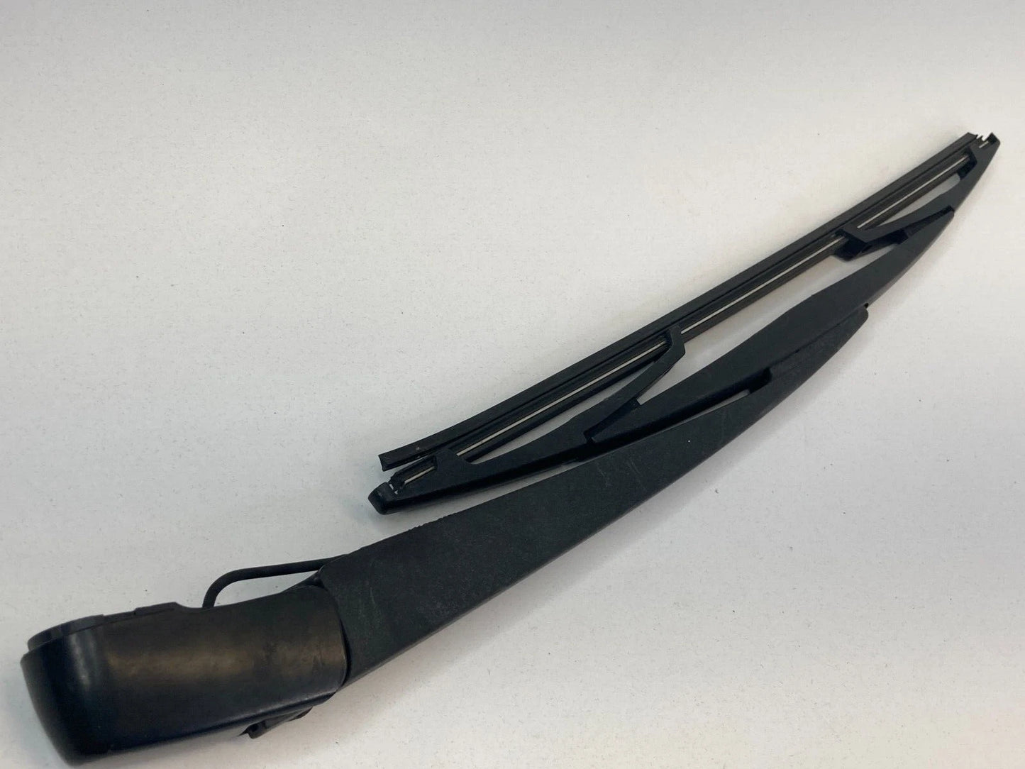 2007-2013 07-13 MITSUBISHI OUTLANDER REAR TAILGATE WINDOW WIPER ARM BLADE OEM