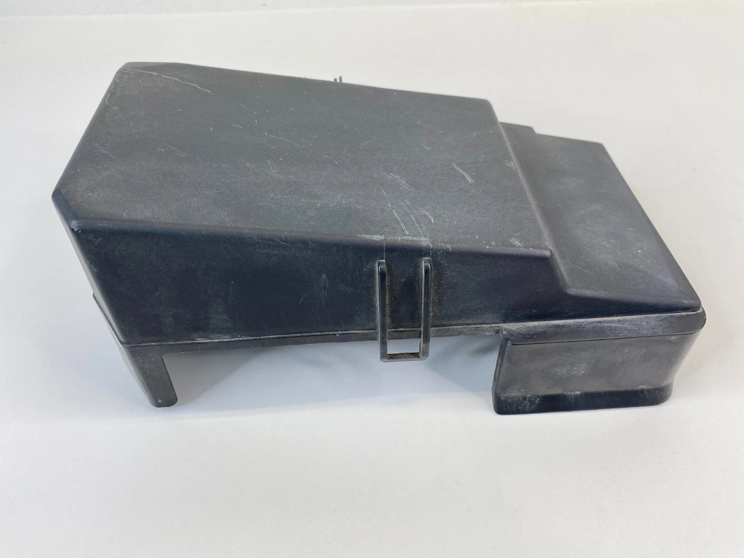 2003-2005 MAZDA6 MAZDA 6 3.0L V6 UNDER THE HOOD FUSE RELAY BOX UPPER COVER LID