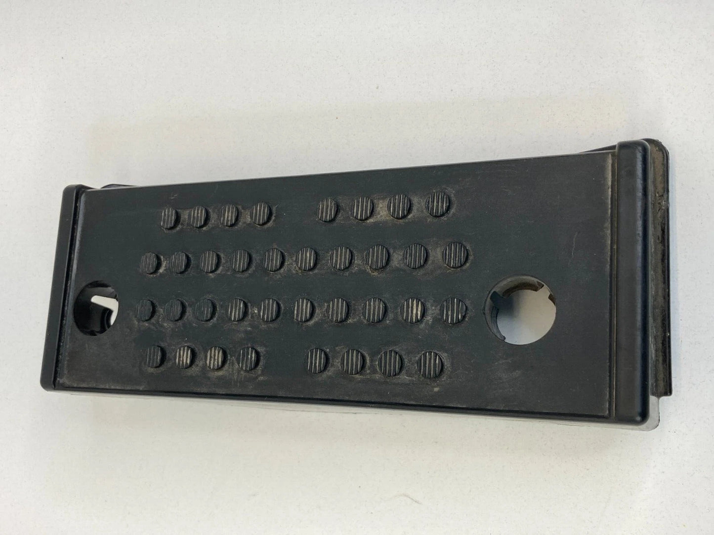 2003-2007 INFINITI G35 COUPE SEDAN FOOT REST DEAD PEDAL COVER 67840-AM600 OEM