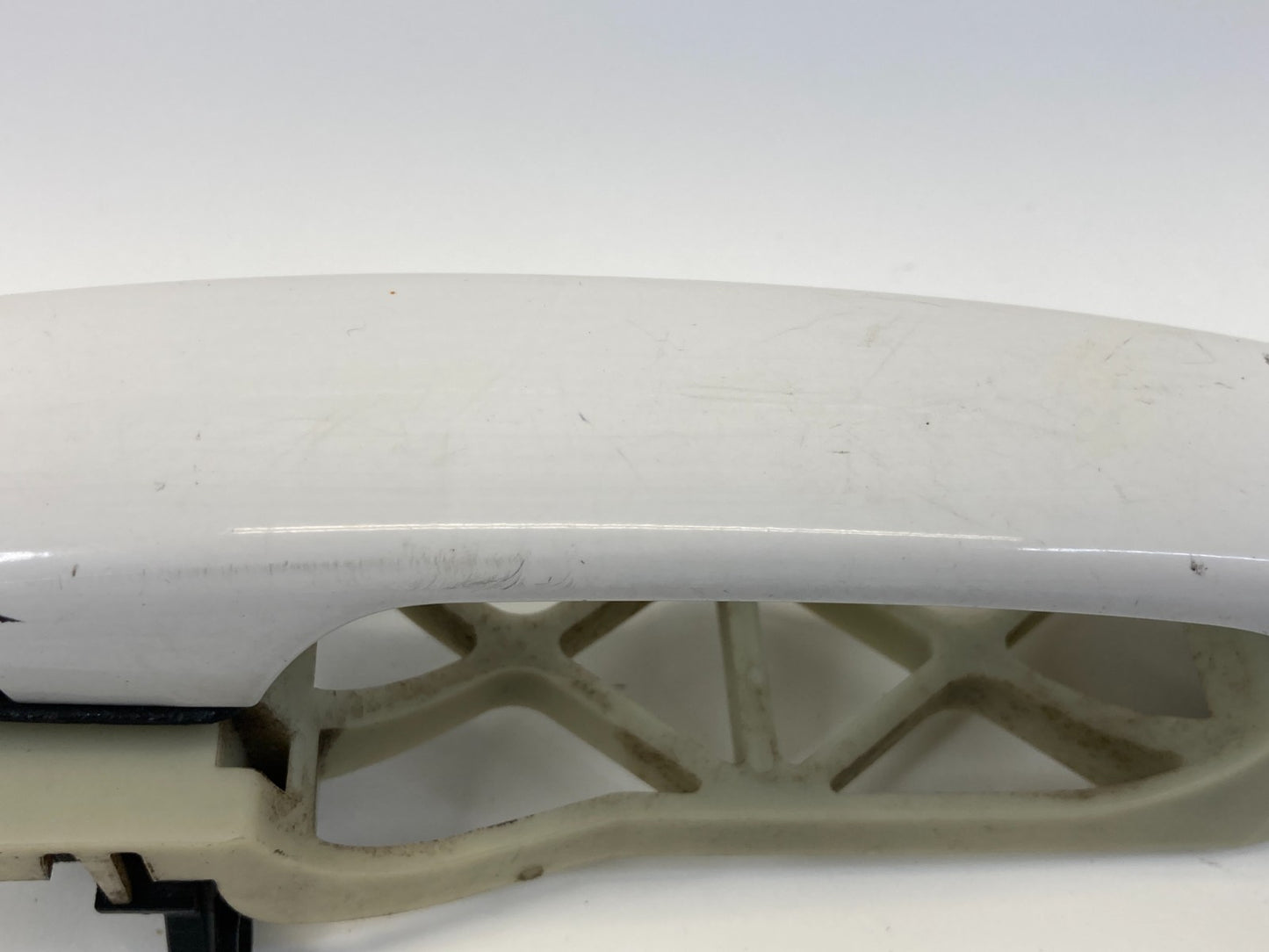 05-10 Pontiac G6 Rear Left Side Exterior Door Handle Assembly 8554 White OEM