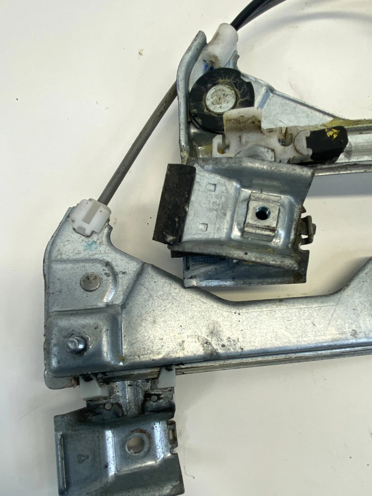 2006-2011 CHEVROLET HHR FRONT LEFT POWER WINDOW REGULATOR MOTOR OEM 2621003452