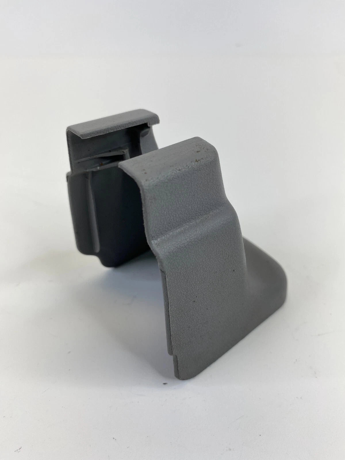 2005-2010 TOYOTA SIENNA FRONT RIGHT SEAT TRACK END CAP COVER 72157-AE030 OEM