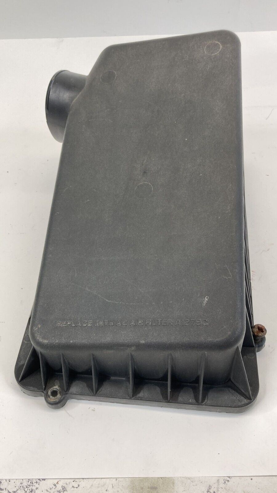 1999 2000 Cadillac Escalade Air Cleaner Filter Housing Box Lower Cover 25326056