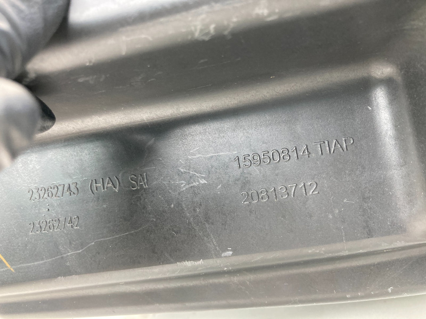 12-17 GMC Terrain 12-15 Chevy Equinox 2.4 Air Box Intake Cleaner Box Assembly