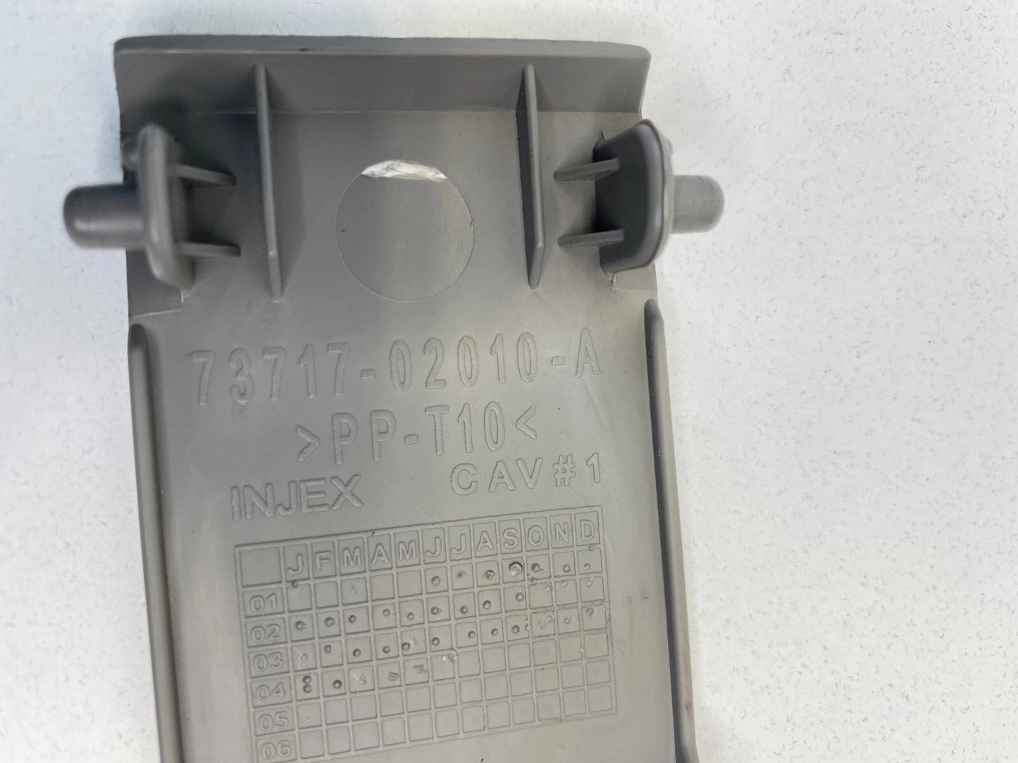 03 04 05 06 07 08 TOYOTA COROLLA DESK CHILD ANCHOR SEAT COVER TRIM 73717-02010-A