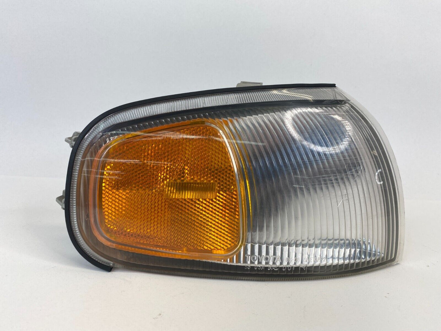 1995 1996 Toyota Camry Front Right Passenger Side Parking Signal Light Lamp OEM