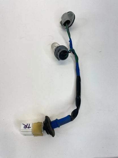 18 19 MITSUBISHI OUTLANDER SPORT SOCKET & WIRE HARNESS OUTER RH TAIL LIGHT OEM