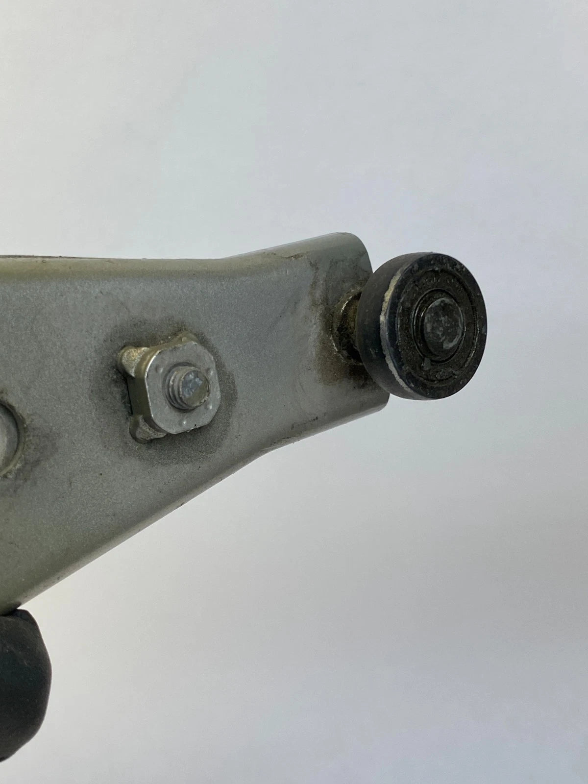2004-2010 TOYOTA SIENNA REAR RIGHT DOOR UPPER SLIDING ROLLER HINGE RAIL UNIT OEM