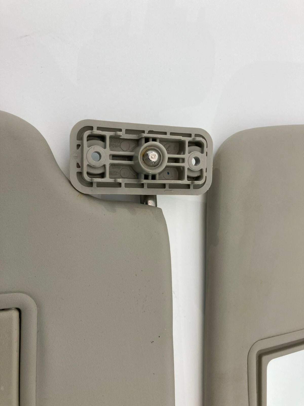 11-19 FORD FIESTA FRONT LEFT RIGHT SUN VISOR PAIR SET ASSEMBLY WITH CLIPS OEM