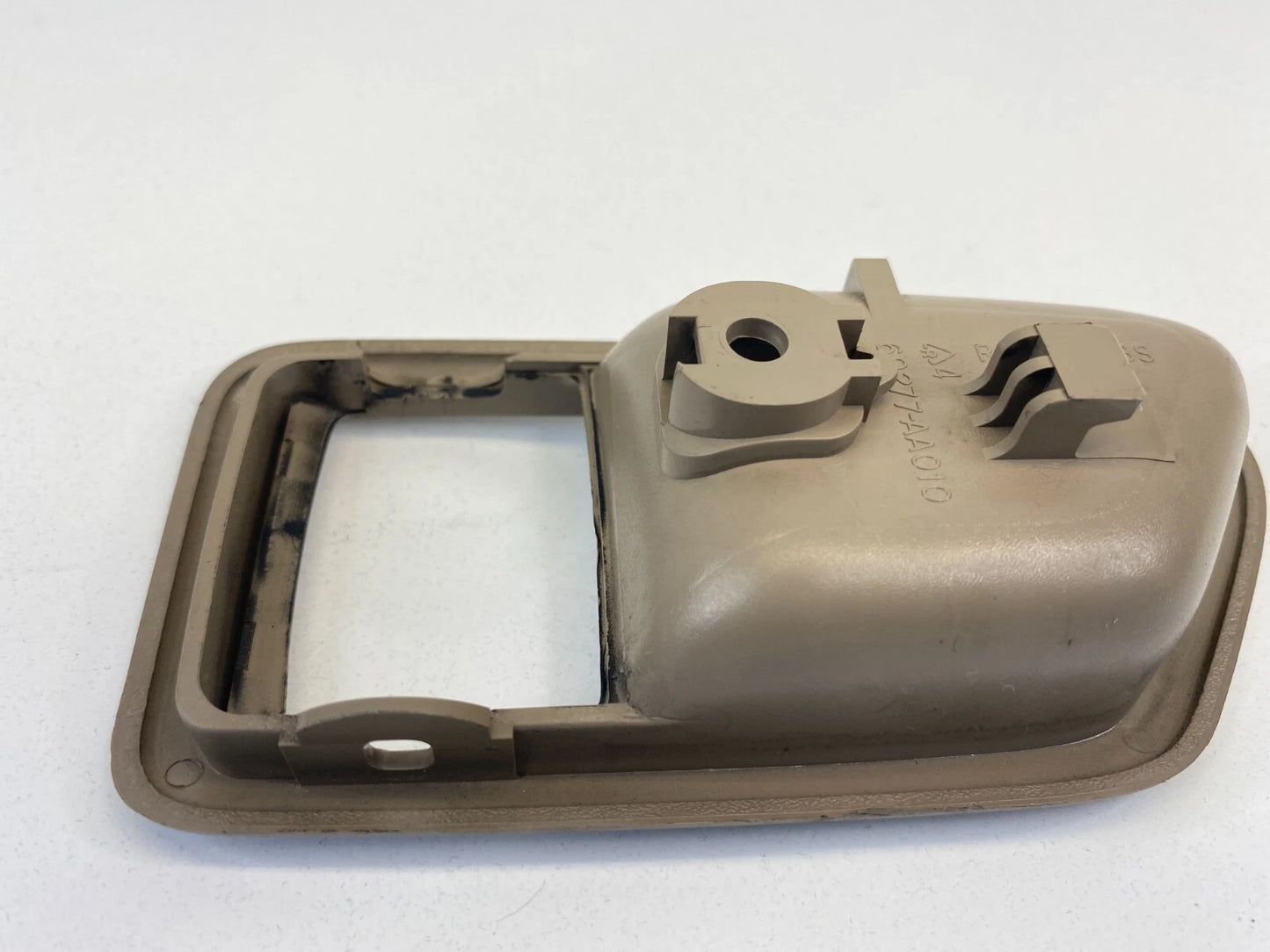 1997-2001 TOYOTA CAMRY REAR RIGHT SIDE INNER DOOR HANDLE BEZEL TRIM 69277-AA010