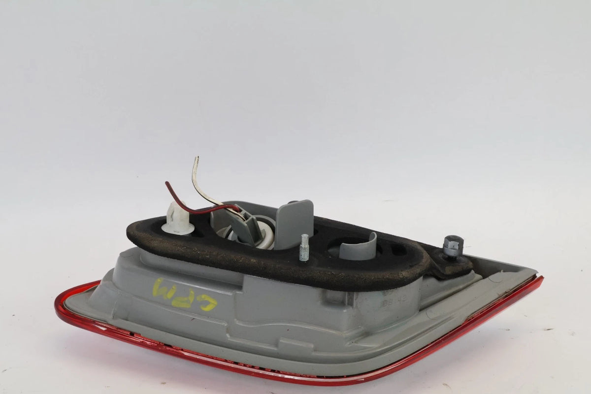 2010 2011 TOYOTA CAMRY REAR RIGHT TRUNK LID INNER TAILLIGHT BACKUP REVERSE LIGHT